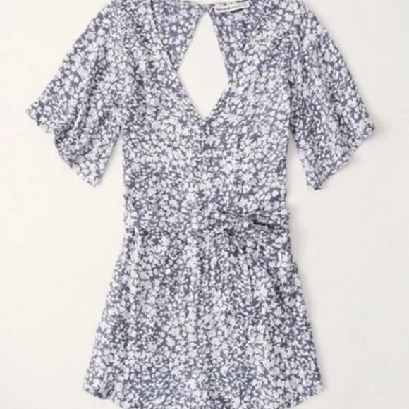 Abercrombie & Fitch - Back Cutout Romper - Small - Blue Floral - Like New! - Picture 4 of 5